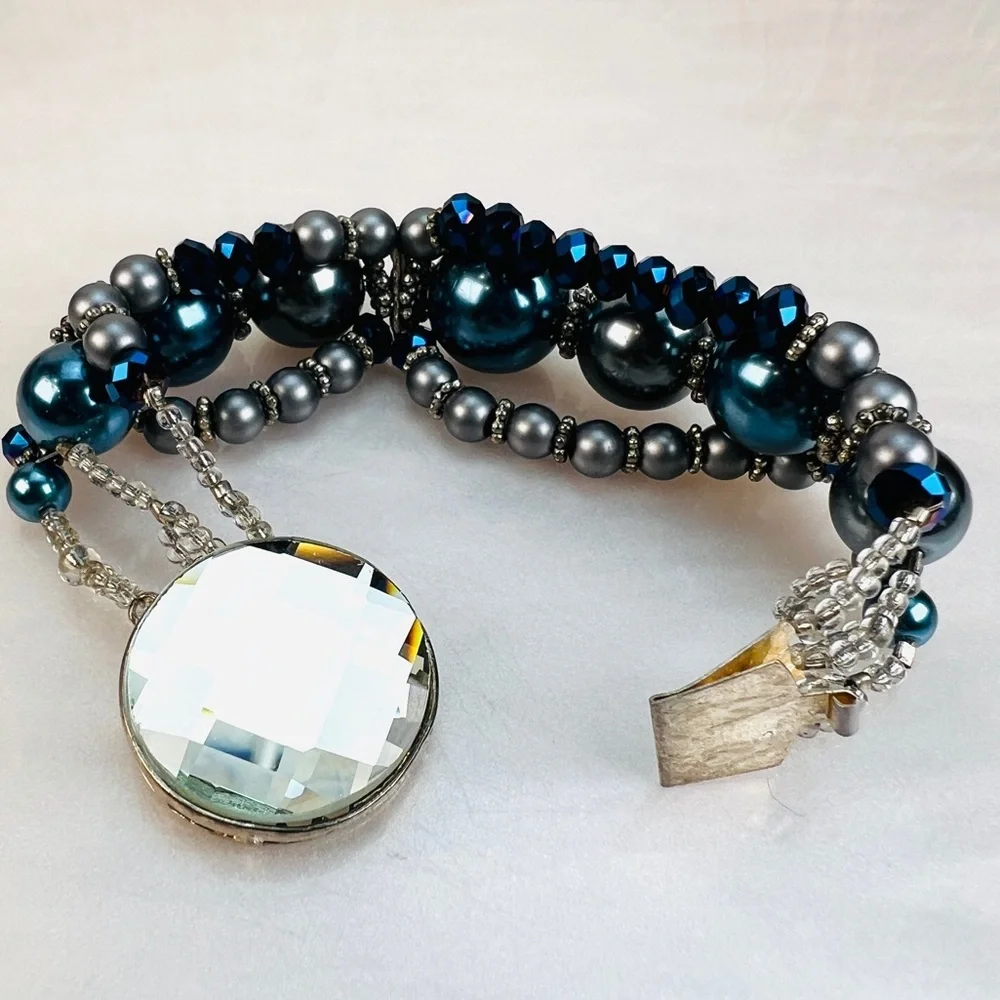 Gorgeous, super unique costume bracelet, vintage